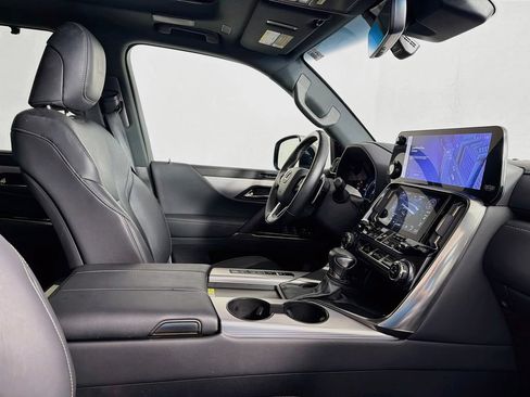 Used 2023 Lexus LX 600 F Sport w/ Accessory Package (Z1) AWD/4WD image 36