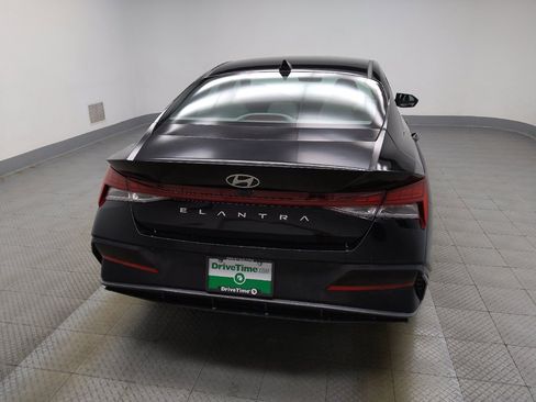 Used 2025 Hyundai Elantra SEL image 7