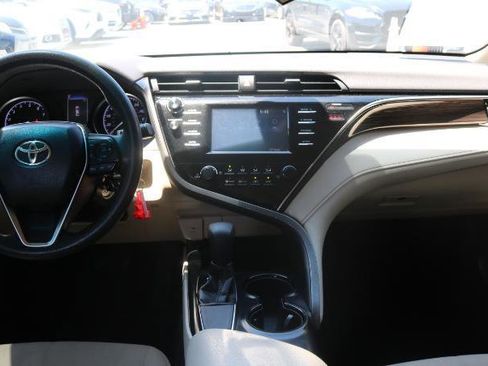 Used 2018 Toyota Camry LE FWD image 19
