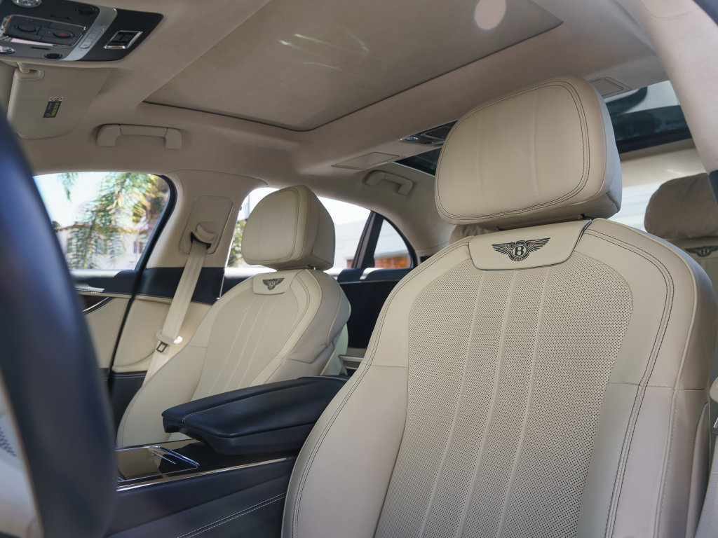 Used 2023 Bentley Flying Spur Plug-In Hybrid AWD/4WD image 16