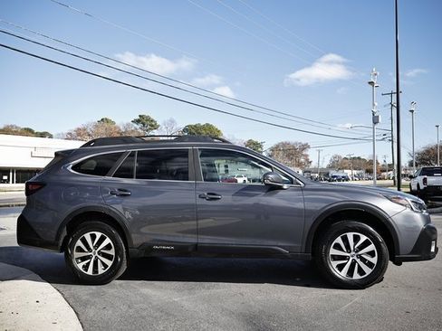 Used 2022 Subaru Outback Premium image 9