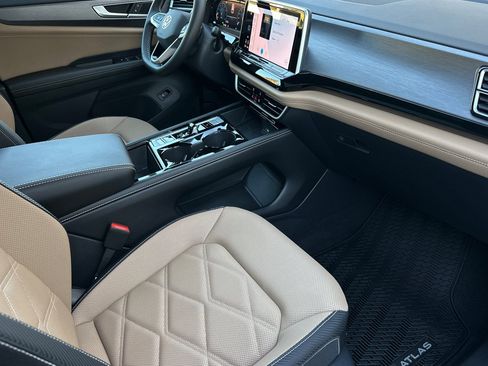 New 2026 Volkswagen Atlas Cross Sport SE image 14