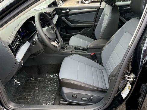 New 2026 Volkswagen Jetta SE w/ Black Wheel Package image 3