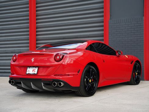 Used 2016 Ferrari California T image 11