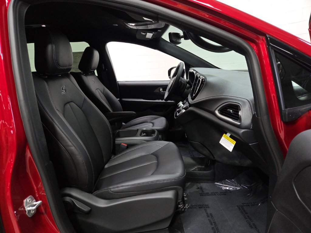 New 2026 Chrysler Pacifica Select w/ S Appearance Package FWD image 10