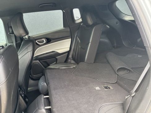 Used 2025 Jeep Compass Limited image 14