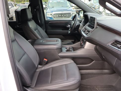 Used 2024 Chevrolet Suburban Z71 w/ Luxury Package AWD/4WD image 41