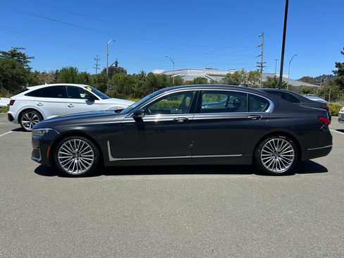 Used 2022 BMW 740i RWD image 2