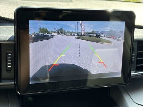 Used 2023 Ford Explorer XLT w/ Equipment Group 202A AWD/4WD image 16