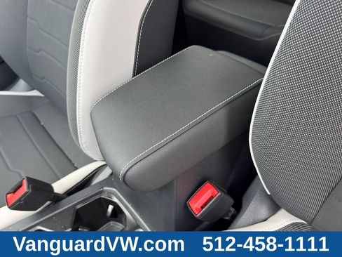 Used 2025 Volkswagen Taos SE w/ Panoramic Sunroof Package FWD image 13