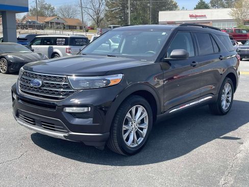 Used 2023 Ford Explorer XLT w/ Equipment Group 202A image 7