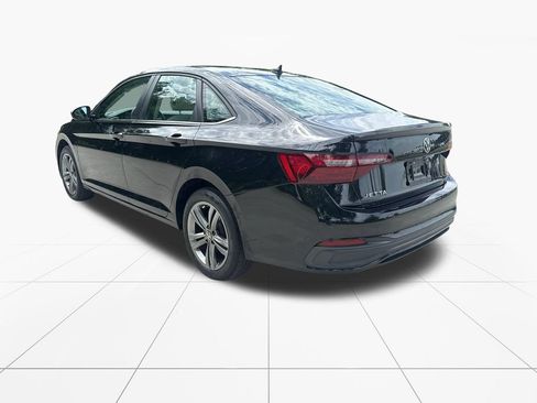 Used 2023 Volkswagen Jetta SE FWD image 6