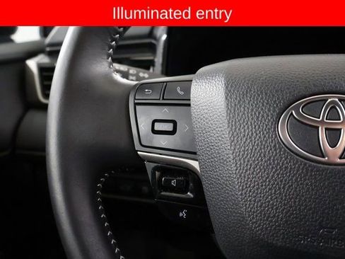 Used 2025 Toyota Camry SE image 19