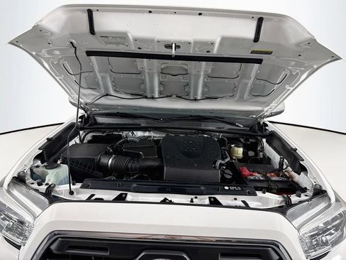 Used 2017 Toyota Tacoma Limited w/ Tow Package AWD/4WD image 31