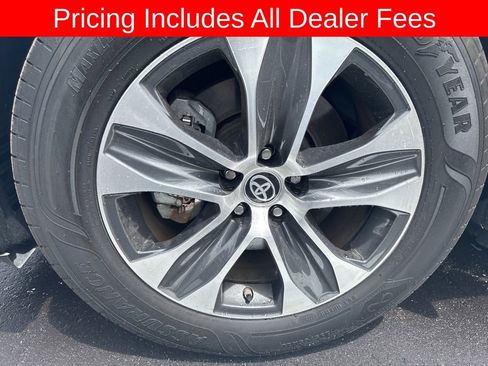 Used 2023 Toyota Highlander XLE AWD/4WD image 8