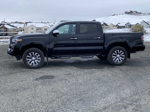 Used 2023 Toyota Tacoma Limited w/ Black Out Package (TMS) image 10