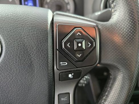 Used 2018 Toyota Tacoma TRD Off-Road AWD/4WD image 30
