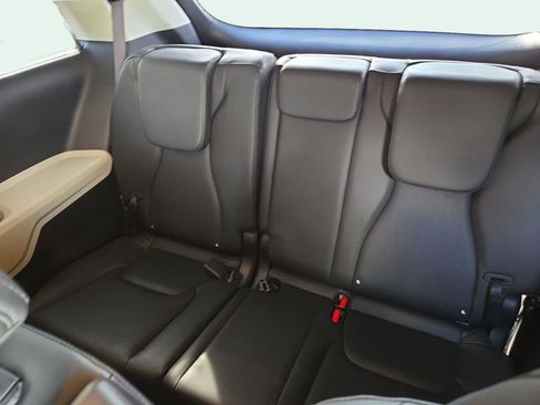 Certified 2024 Kia Carnival EX image 21