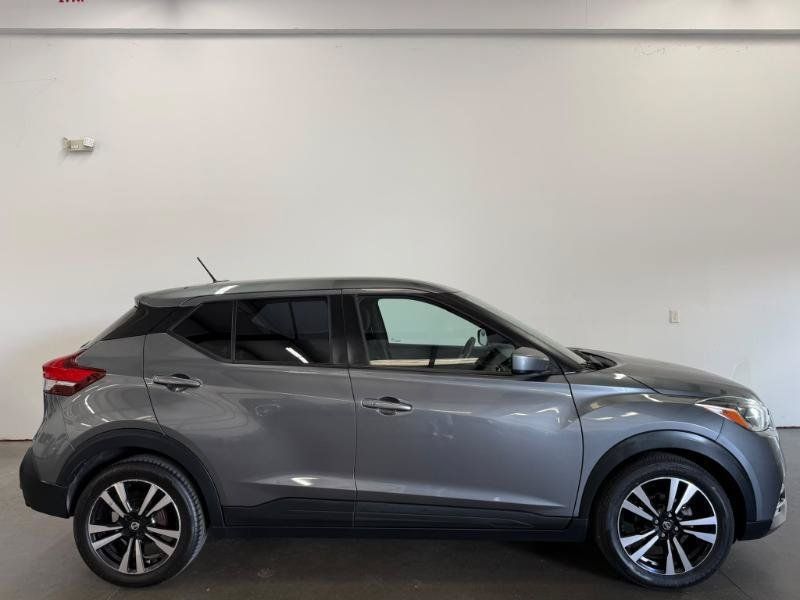 Used 2019 Nissan Kicks SR FWD image 2