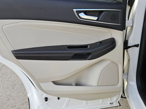 Used 2020 Ford Edge Titanium image 22