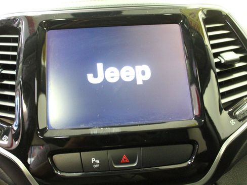 Used 2019 Jeep Cherokee Limited AWD/4WD image 15