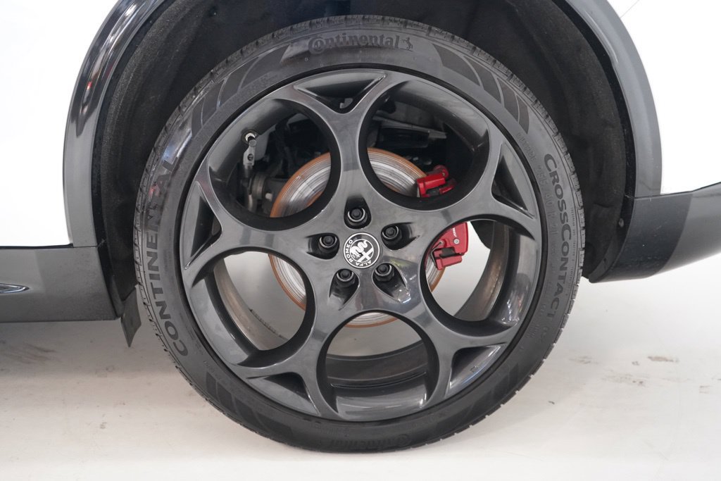 Used 2024 Alfa Romeo Stelvio Veloce AWD/4WD image 12