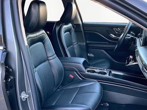 Used 2025 Lincoln Corsair Reserve image 7