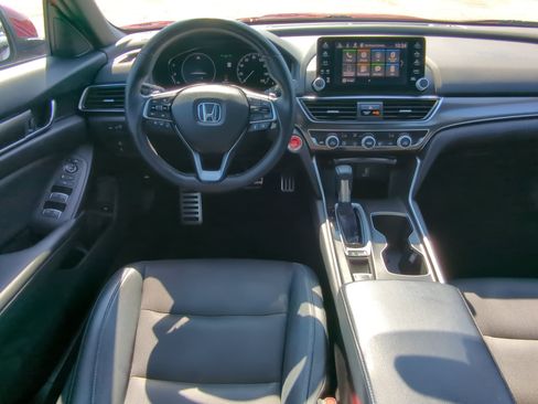 Used 2018 Honda Accord Sport image 13