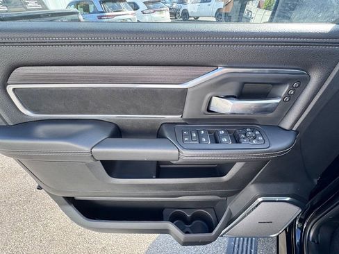 Used 2025 RAM 2500 Laramie AWD/4WD image 10