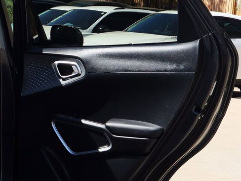 Used 2021 Kia Soul LX image 23