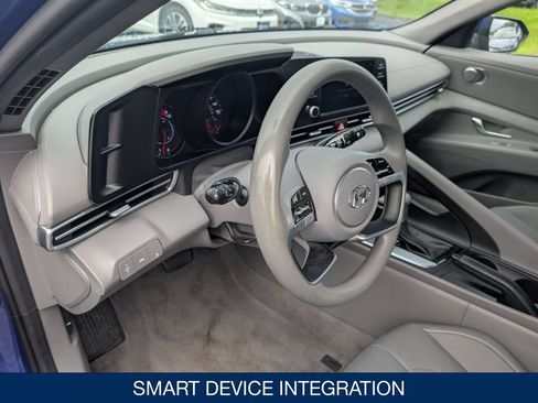 Used 2023 Hyundai Elantra SEL w/ Preferred Accessory Package FWD image 13