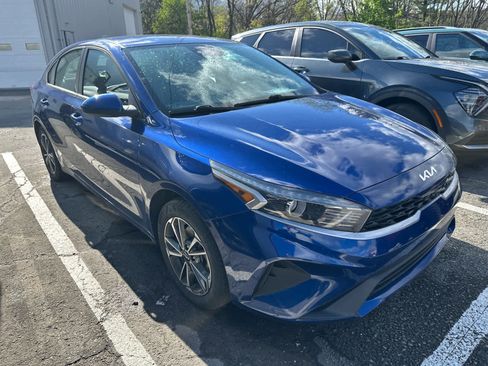 Used 2023 Kia Forte LXS image 2