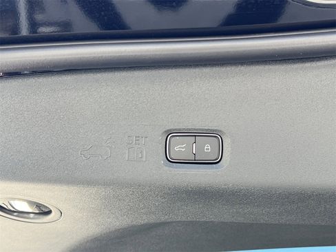 New 2025 Ford Expedition Active image 24