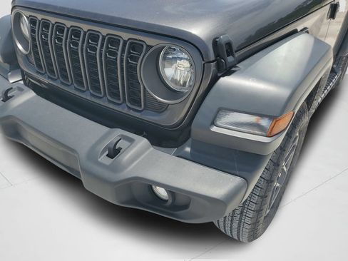 Used 2025 Jeep Wrangler Sport AWD/4WD image 25