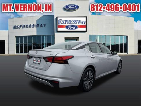 Used 2024 Nissan Altima 2.5 SV FWD image 6