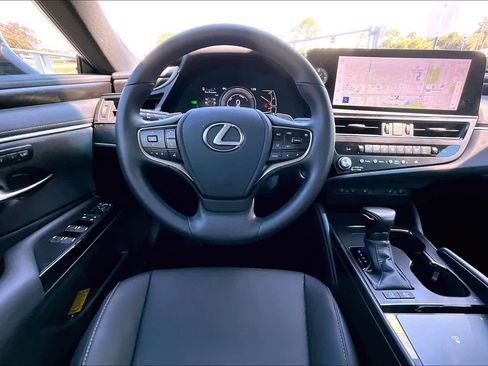 Used 2025 Lexus ES 300h w/ Premium Package image 6
