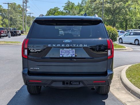 Used 2025 Ford Expedition Active AWD/4WD image 6