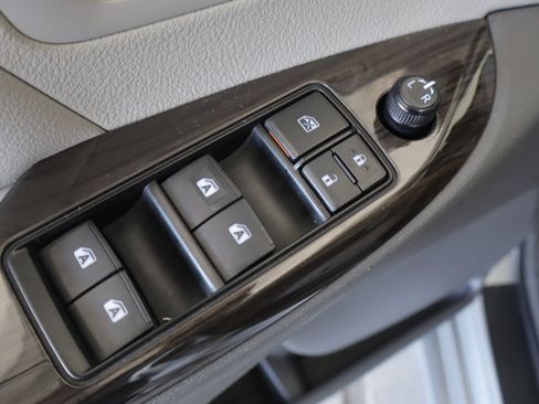 Used 2019 Toyota Sienna XLE w/ XLE Navigation Package AWD/4WD image 13