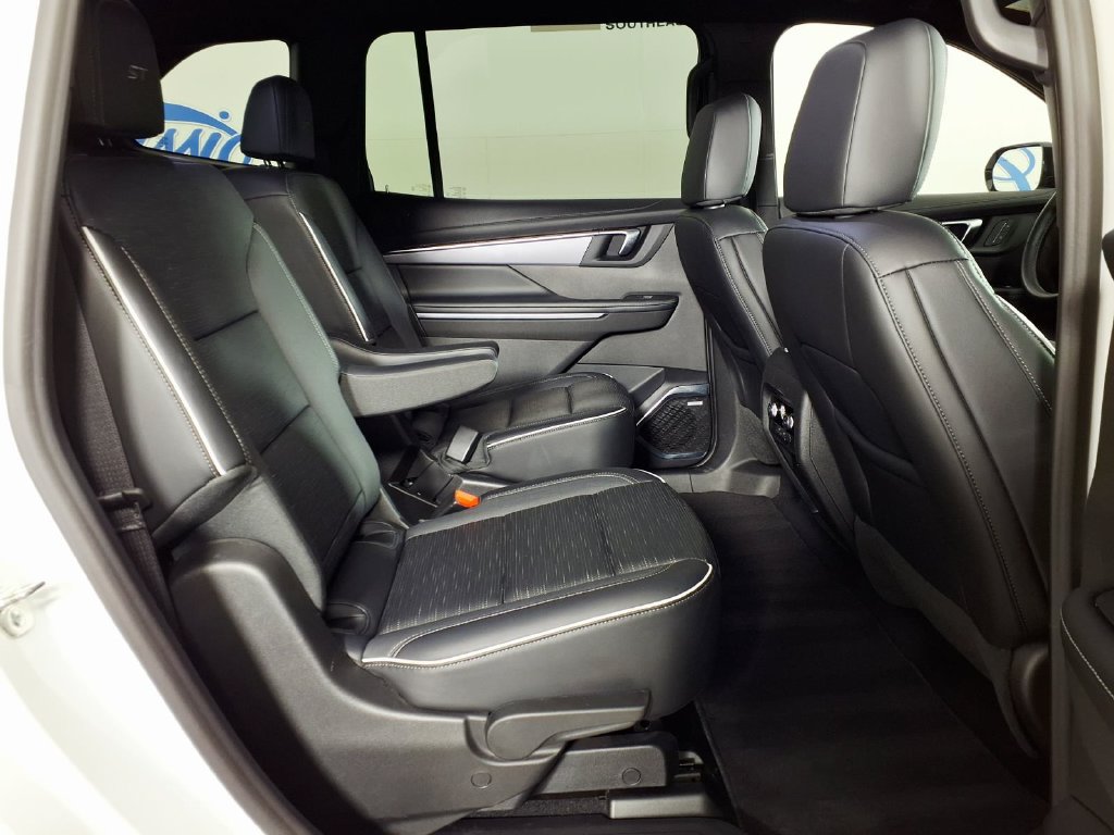 Used 2026 Buick Enclave Sport Touring FWD image 11