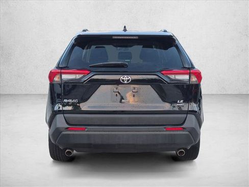 Used 2021 Toyota RAV4 LE AWD/4WD image 6