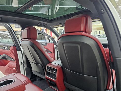 Used 2020 Porsche Cayenne E-Hybrid image 25