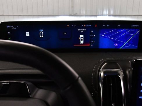 Used 2025 Ford Expedition Platinum w/ Driver's Package image 18