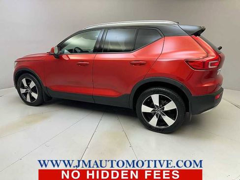 Used 2019 Volvo XC40 T5 Momentum image 3