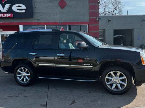 Used 2013 GMC Yukon Denali AWD/4WD image 3