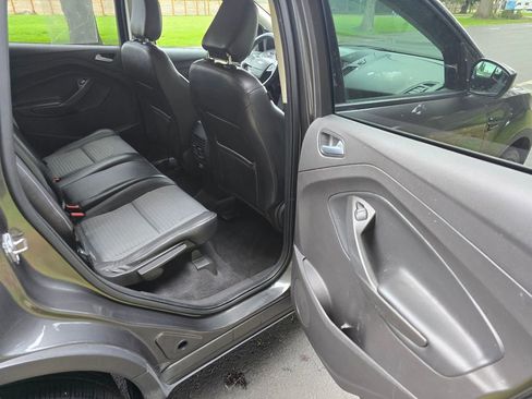 Used 2019 Ford Escape SE image 14