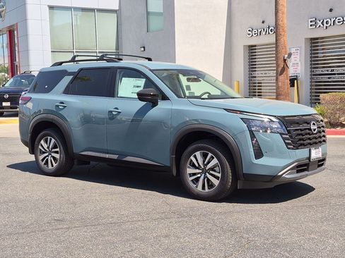 New 2026 Nissan Pathfinder SL FWD image 6