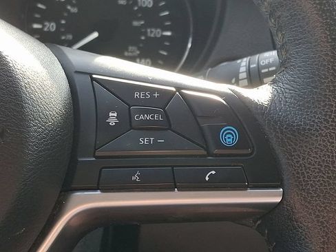 Used 2020 Nissan Rogue SV w/ Premium Package FWD image 22