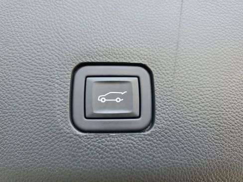 Used 2023 Chevrolet Traverse RS image 10