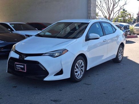 Used 2018 Toyota Corolla LE image 1