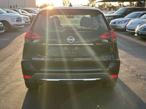 Used 2017 Nissan Rogue S image 4